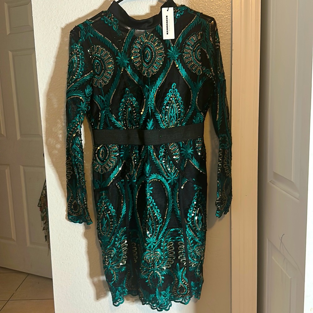 Beautiful mini Dress / perfect for any event.